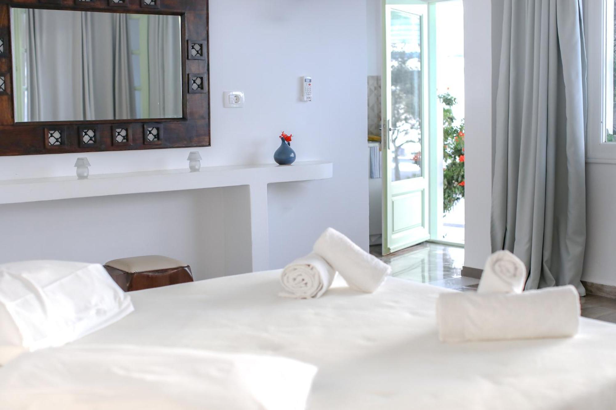 The Cliff Reflections - Adults Only Apartamento Megalochori  Exterior foto